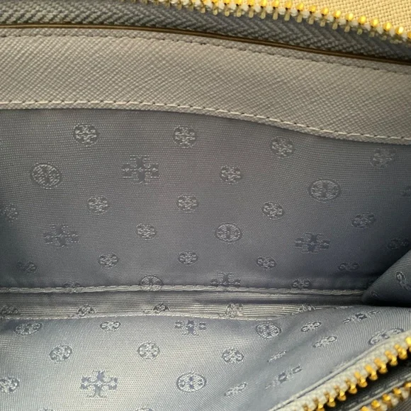 Tory Burch Robinson Leather Continental Wallet Wristlet Passport Organizer NWOT - Picture 9 of 16